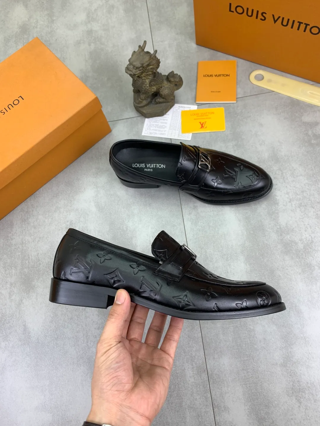 Men's Men's Shoes 💰P420 [New Style] 💰Yangli💎💎💎[Louis Vuitton] LV high-end men's formal business leather shoes, original order 1:1! Original imported calfskin, original metal buckle, imported sheepskin lining for feet, original outsole, men's shoe size: 39-45 (38.46 customized) black optional